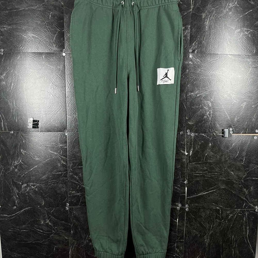 Jordan Men's Green Sweatpants Jogger Small
